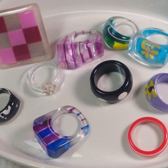 SET of 10 acrylic rings -- multi-colors - Picture 2 of 13